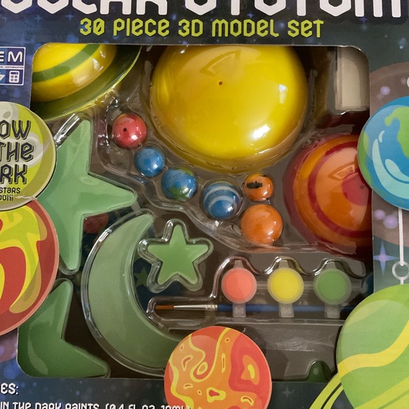 NEW Unopened Solar System 3D 30 Piece Model Set Glow In The Dark - Picture 4 of 4